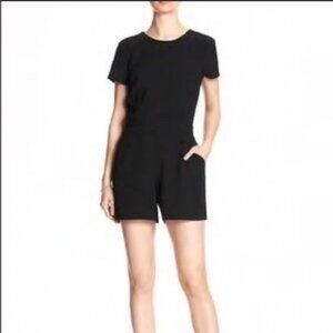 NWT Banana Republic Women's Size 8 Black Romper Shorts Keyhole Back NEW